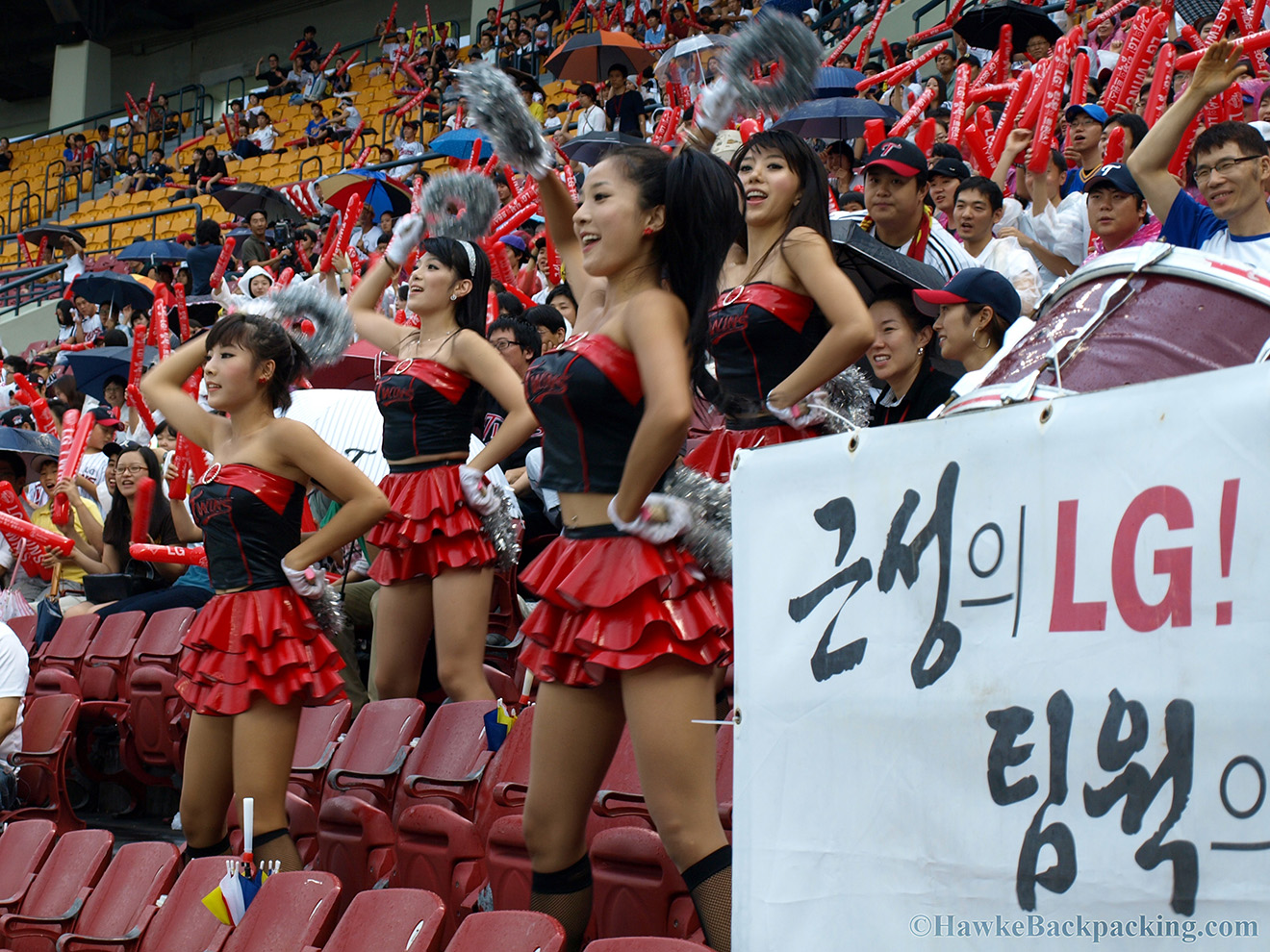 LG Twins vs. Samsung Lions - HawkeBackpacking.com
